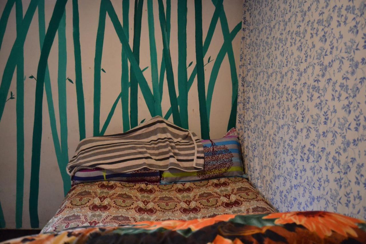 Fireflies Hostel Катманду Экстерьер фото