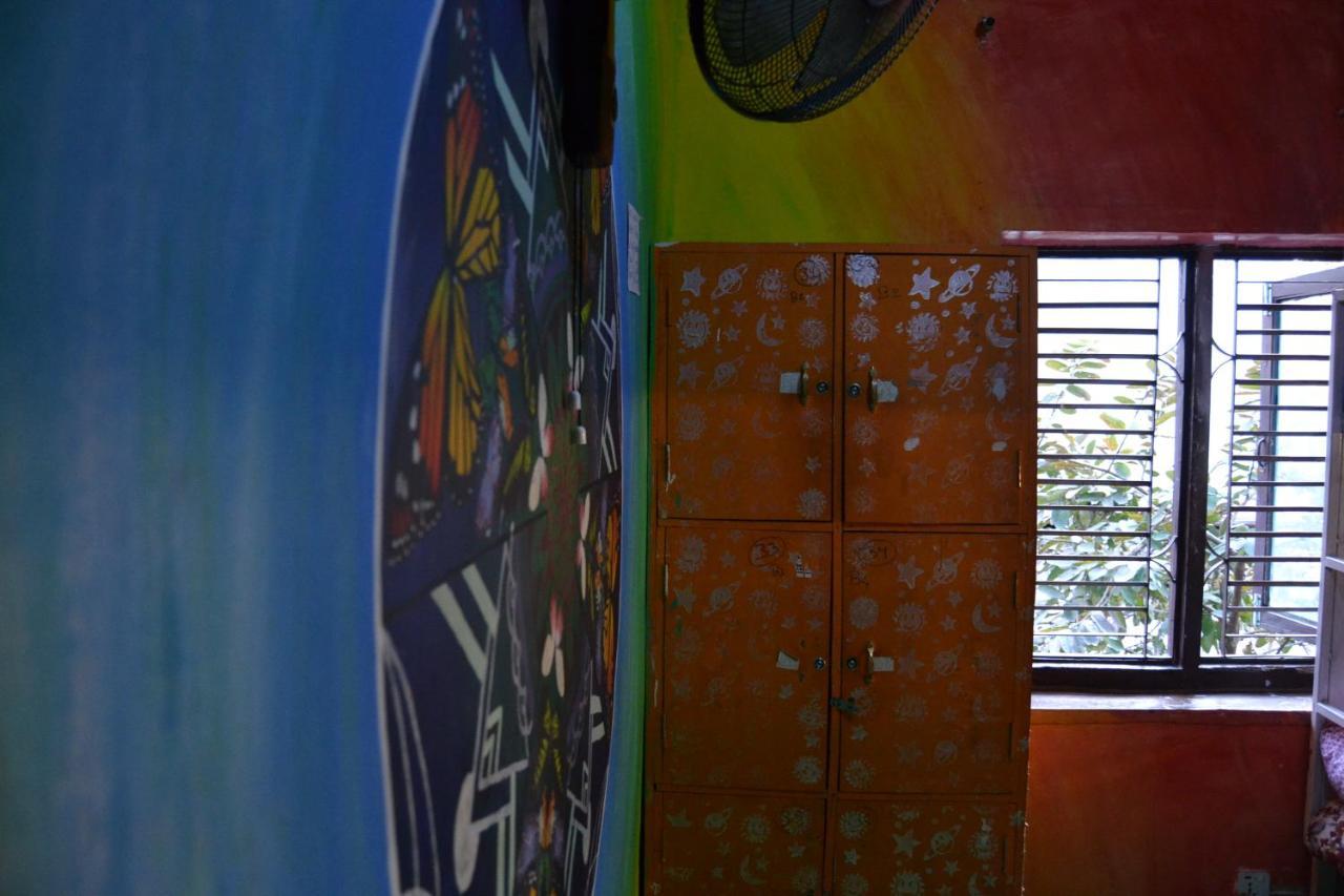 Fireflies Hostel Катманду Экстерьер фото