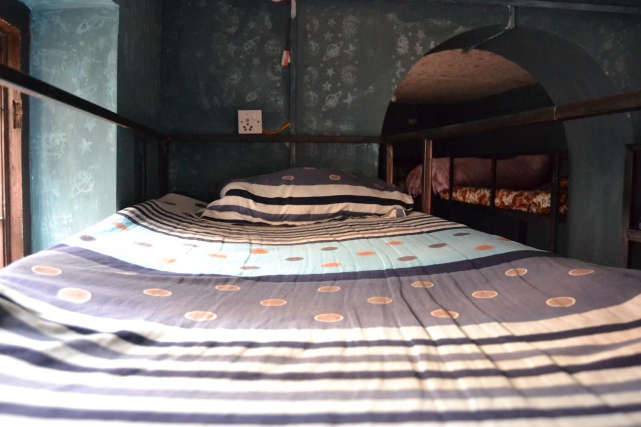 Fireflies Hostel Катманду Экстерьер фото