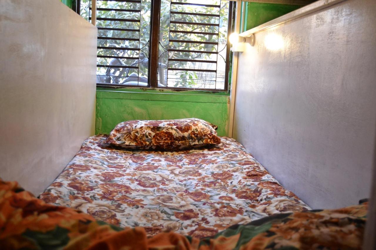 Fireflies Hostel Катманду Экстерьер фото