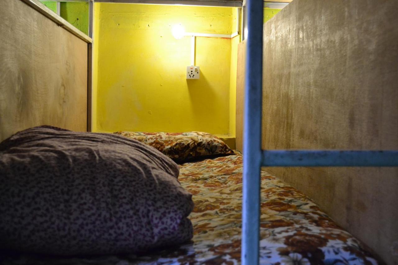Fireflies Hostel Катманду Экстерьер фото