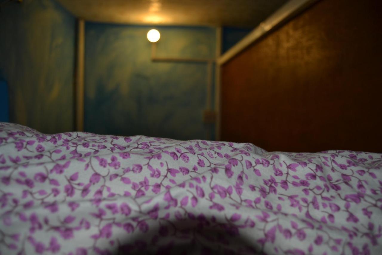 Fireflies Hostel Катманду Экстерьер фото