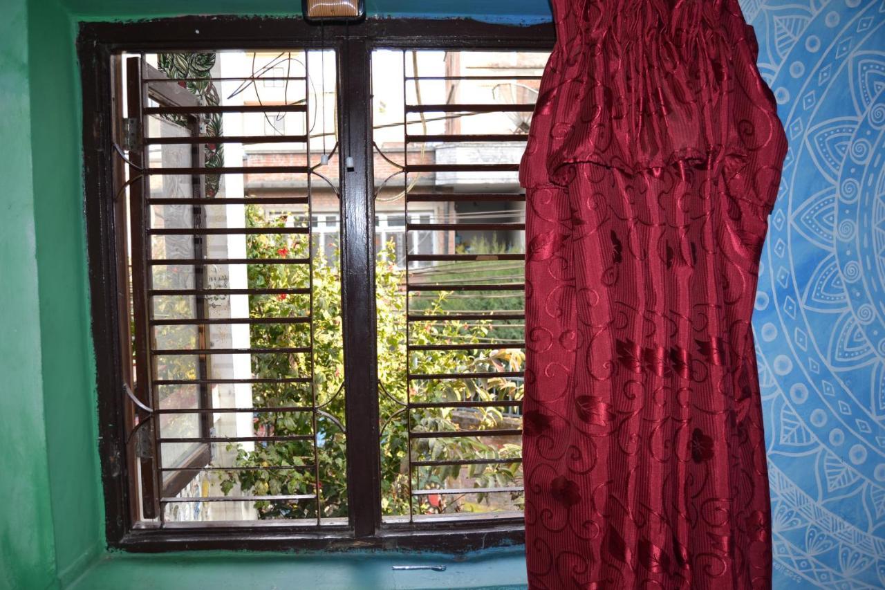 Fireflies Hostel Катманду Экстерьер фото