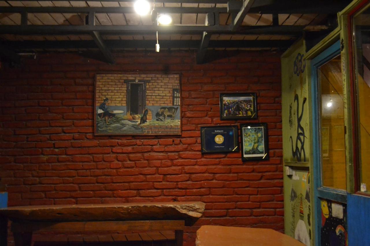Fireflies Hostel Катманду Экстерьер фото