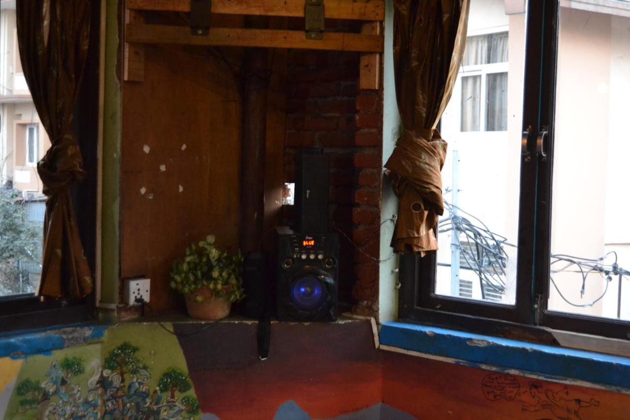 Fireflies Hostel Катманду Экстерьер фото