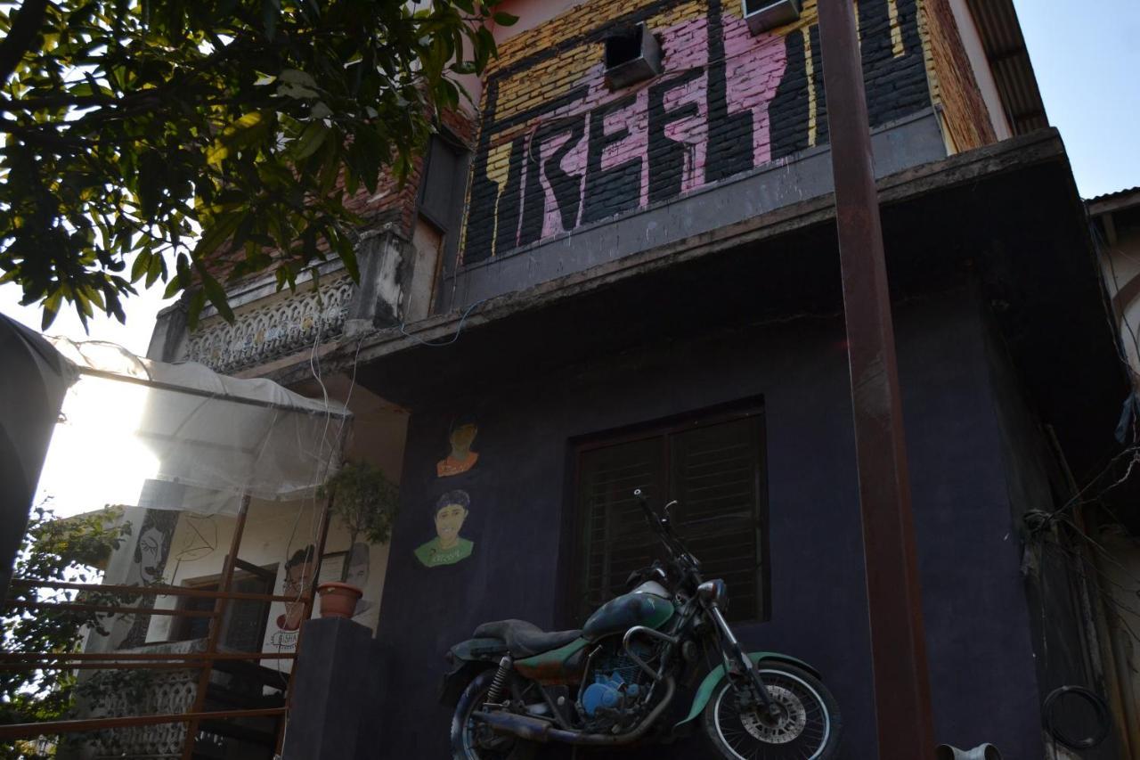 Fireflies Hostel Катманду Экстерьер фото